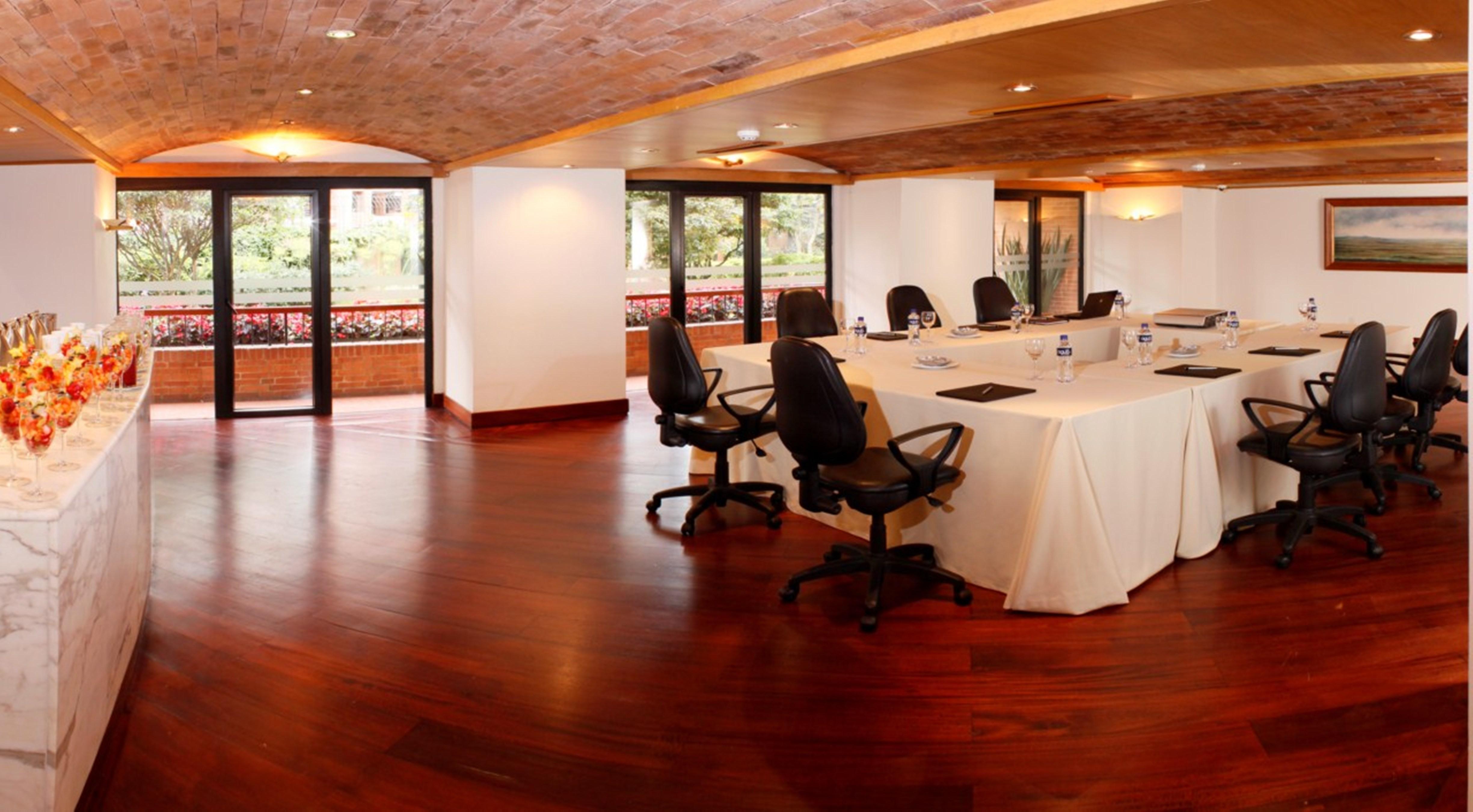 Hotel Estelar La Fontana Bogotá Exterior foto Meeting room at the hotel