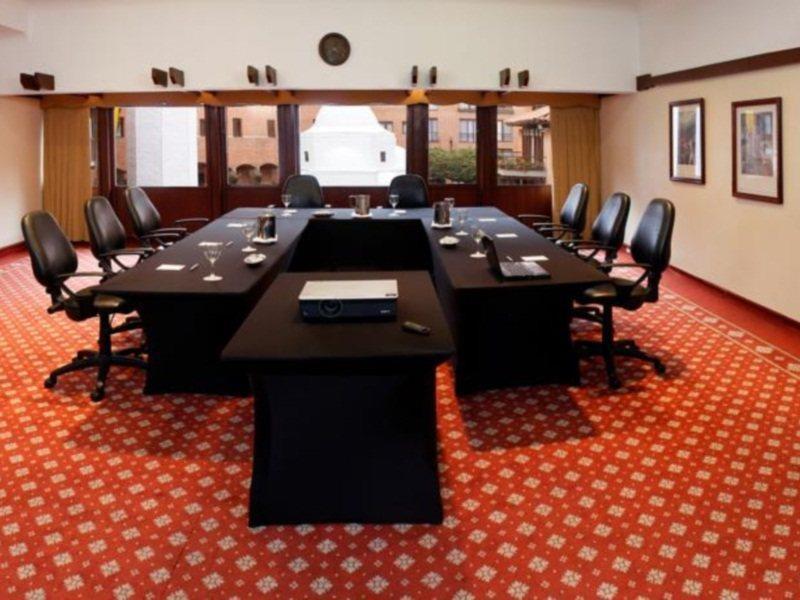 Hotel Estelar La Fontana Bogotá Exterior foto A meeting room at a hotel