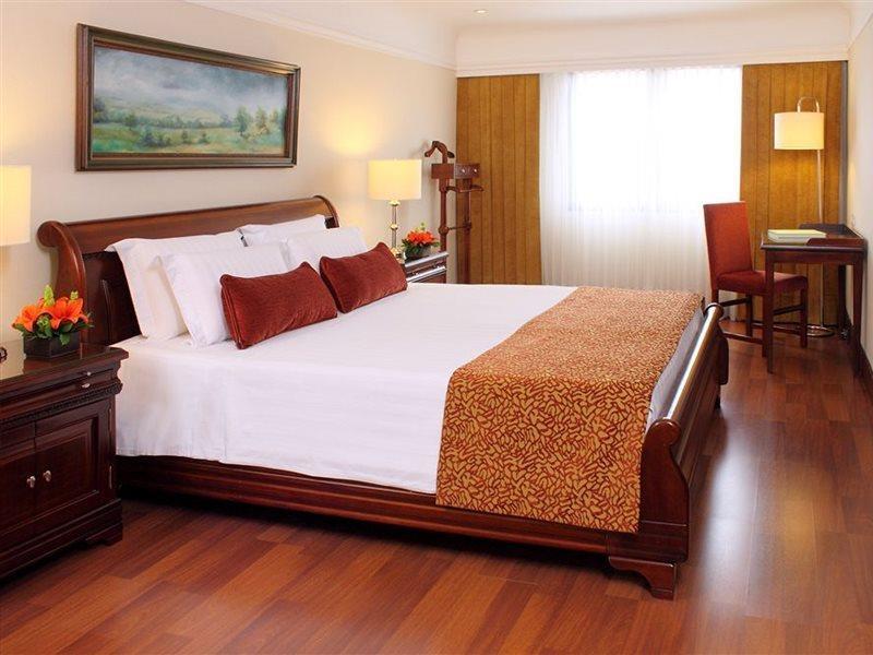 Hotel Estelar La Fontana Bogotá Exterior foto A bedroom at the hotel